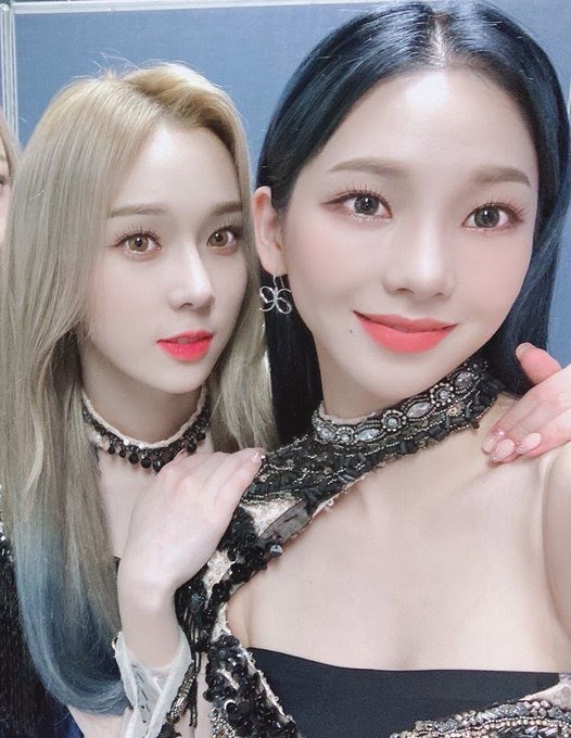 Aespa’s Karina and Winter Shock Netizens After Running Into “Trouble” Because Of How Slim Their Waists Are