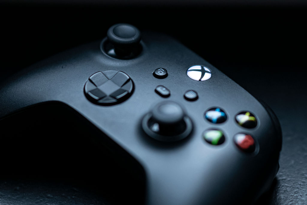 HHW Gaming: Microsoft Is Blocking “Unauthorized” Third-Party Controllers & Accessories