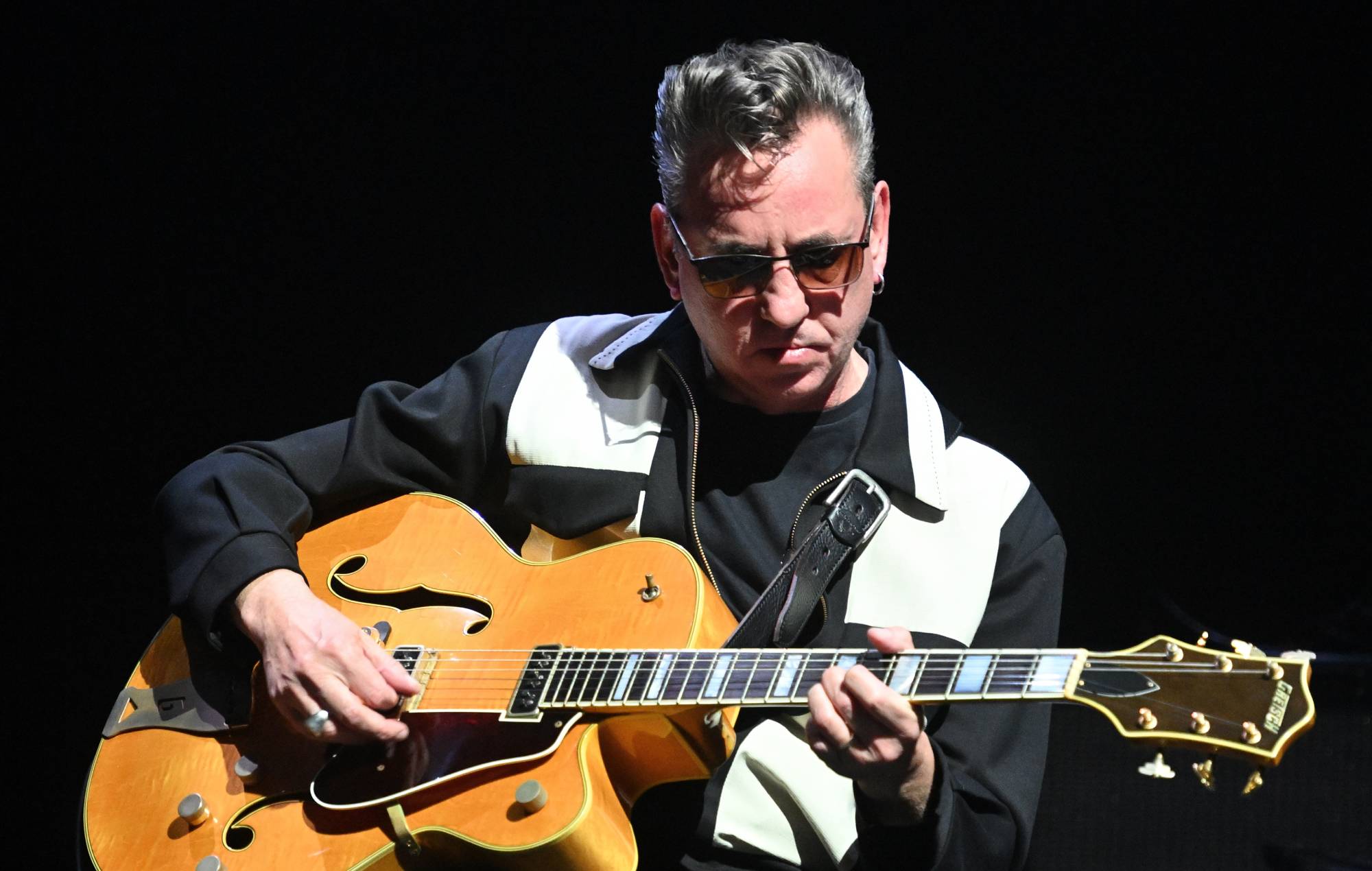 Watch Richard Hawley celebrate new greatest hits album with intimate live set from The Grapes in Sheffield