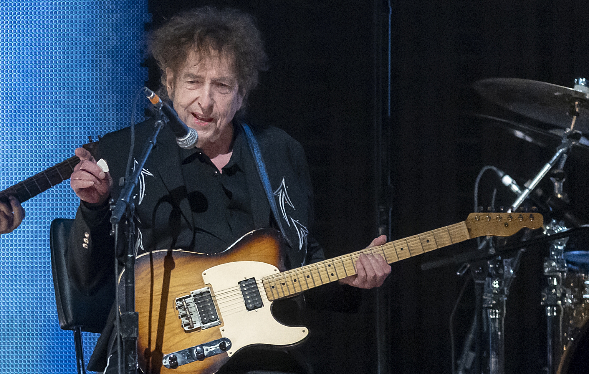 Bob Dylan debuts surprise cover of Leonard Cohen’s ‘Dance Me to the End of Love’