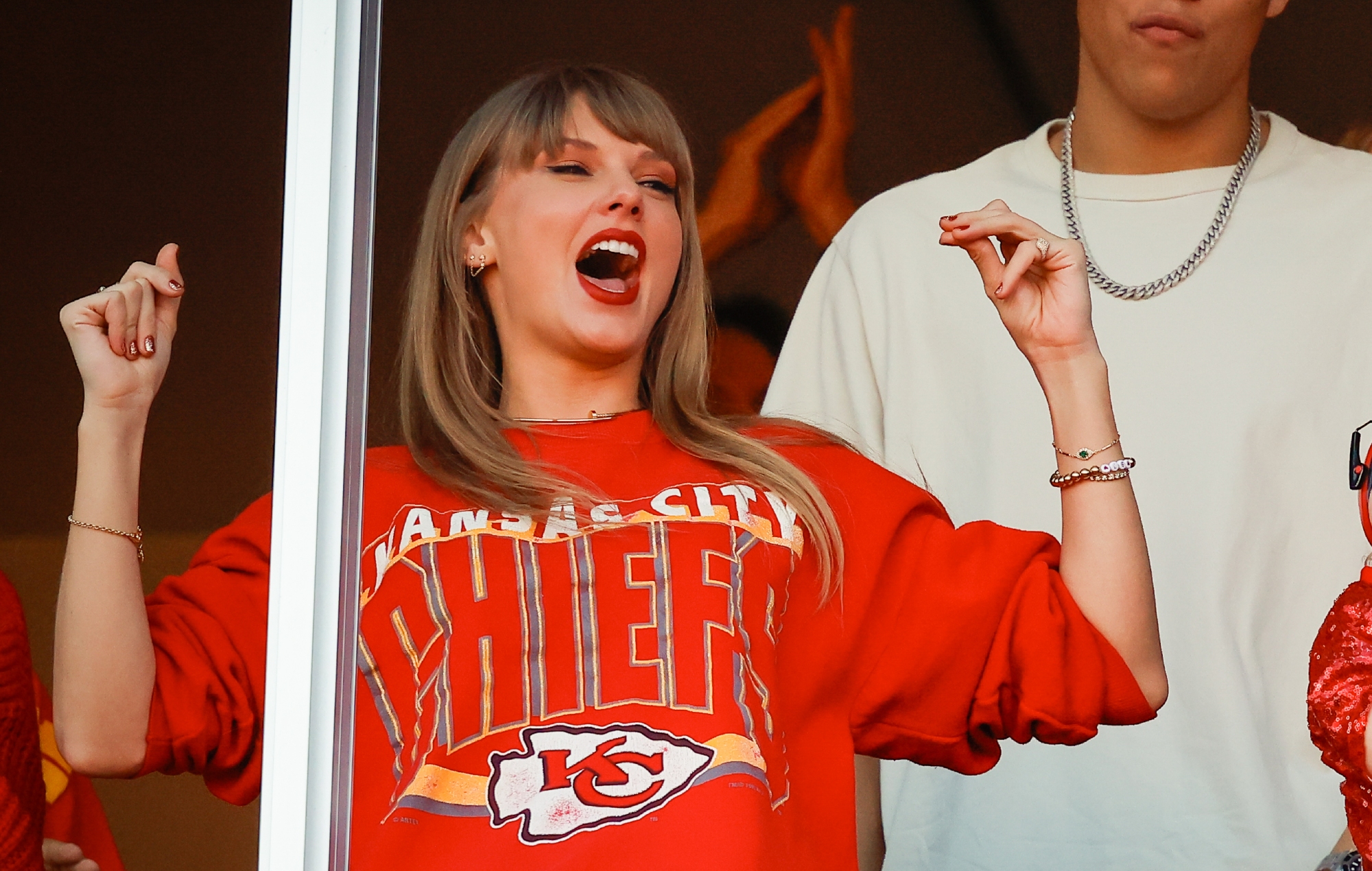 Taylor Swift isn’t a “spoiled musician”, says Travis Kelce’s dad