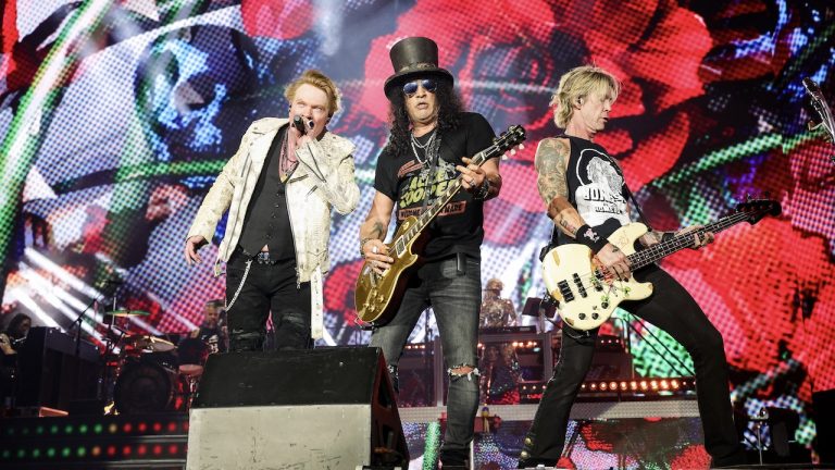 Watch Guns N’ Roses premiere unreleased Chinese Democracy out-take The General at the Hollywood Bowl