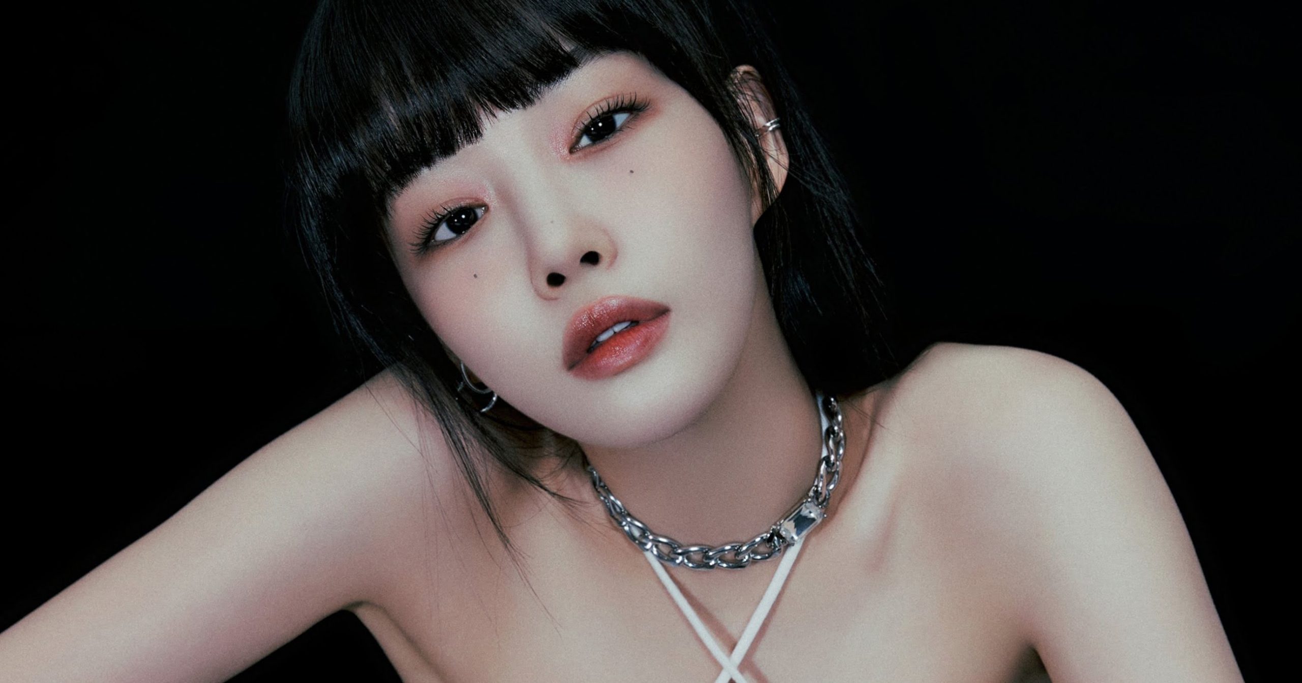 Fans Outraged Over Chungha’s Former Label Refusing To Give Her Ownership Of Her Social Media Handles