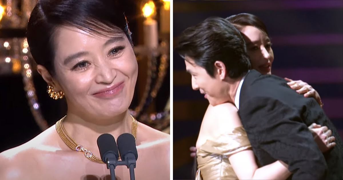 Actress Kim Hye Soo Hosts Her 30th And Final “Blue Dragon Film Awards”