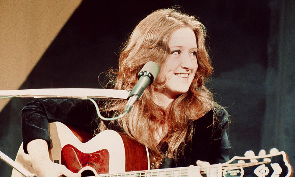 Best Bonnie Raitt Songs: 20 Bluesy Classics