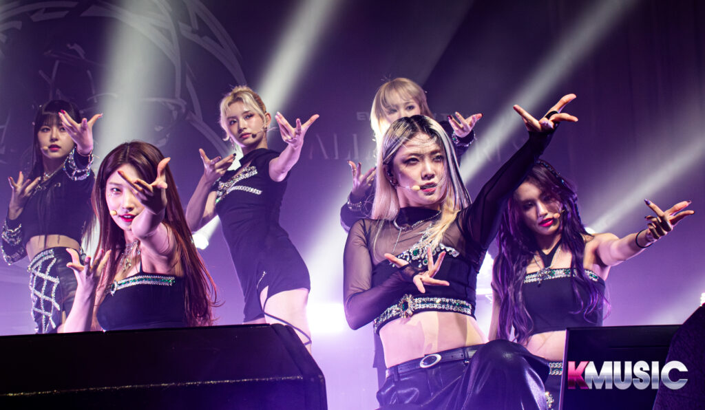 [K-Exclusive]: EVERGLOW Slays Their Concert in Chicago