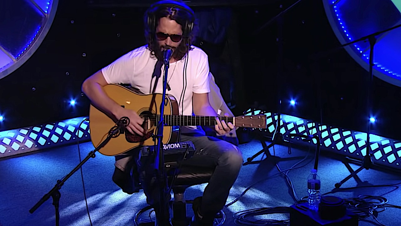 “I looked to John Lennon as a father figure when I was a kid”: watch Chris Cornell discuss the influence of John Lennon, and perform a beautiful acoustic version of Imagine, on the Howard Stern show in 2011