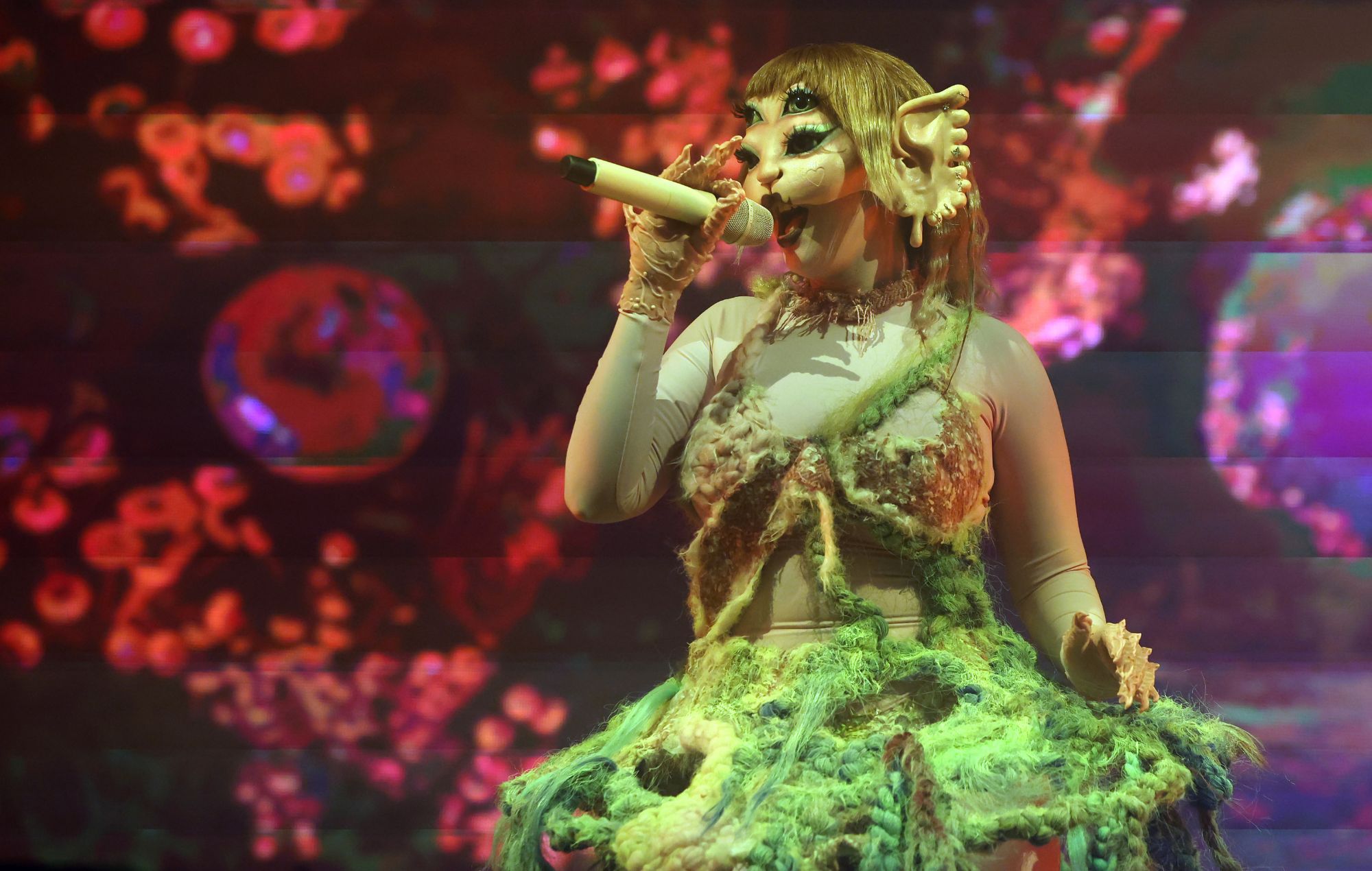 Melanie Martinez has mic cut off at gig while raising Palestinian flag