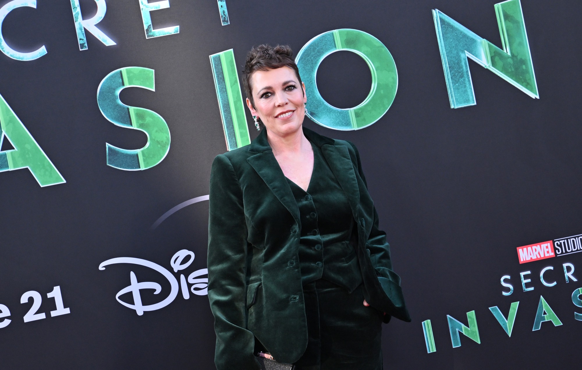 Olivia Colman says paparazzi “meltdown” forced her out of London