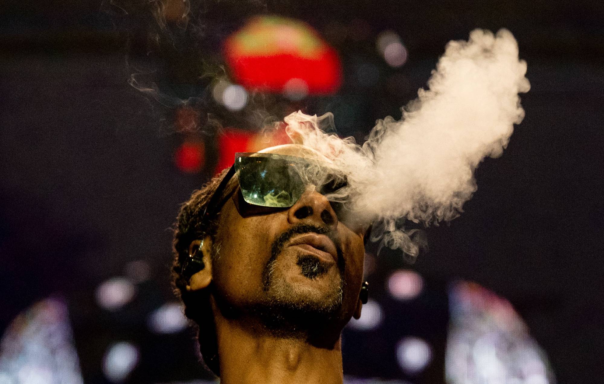 Snoop Dogg announces that he is “giving up smoke”