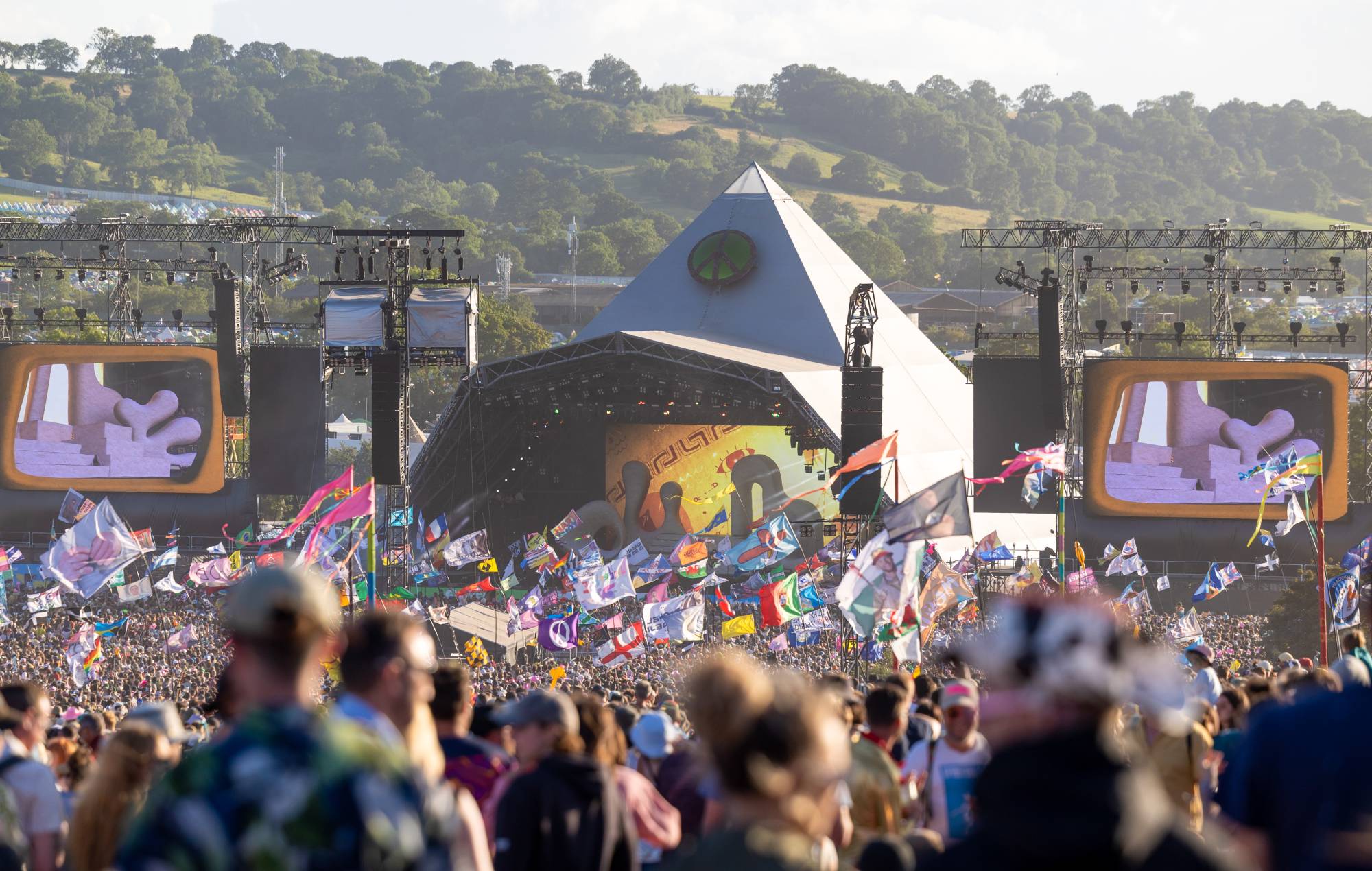 Glastonbury fans call for ticket ballot after another struggle before selling out