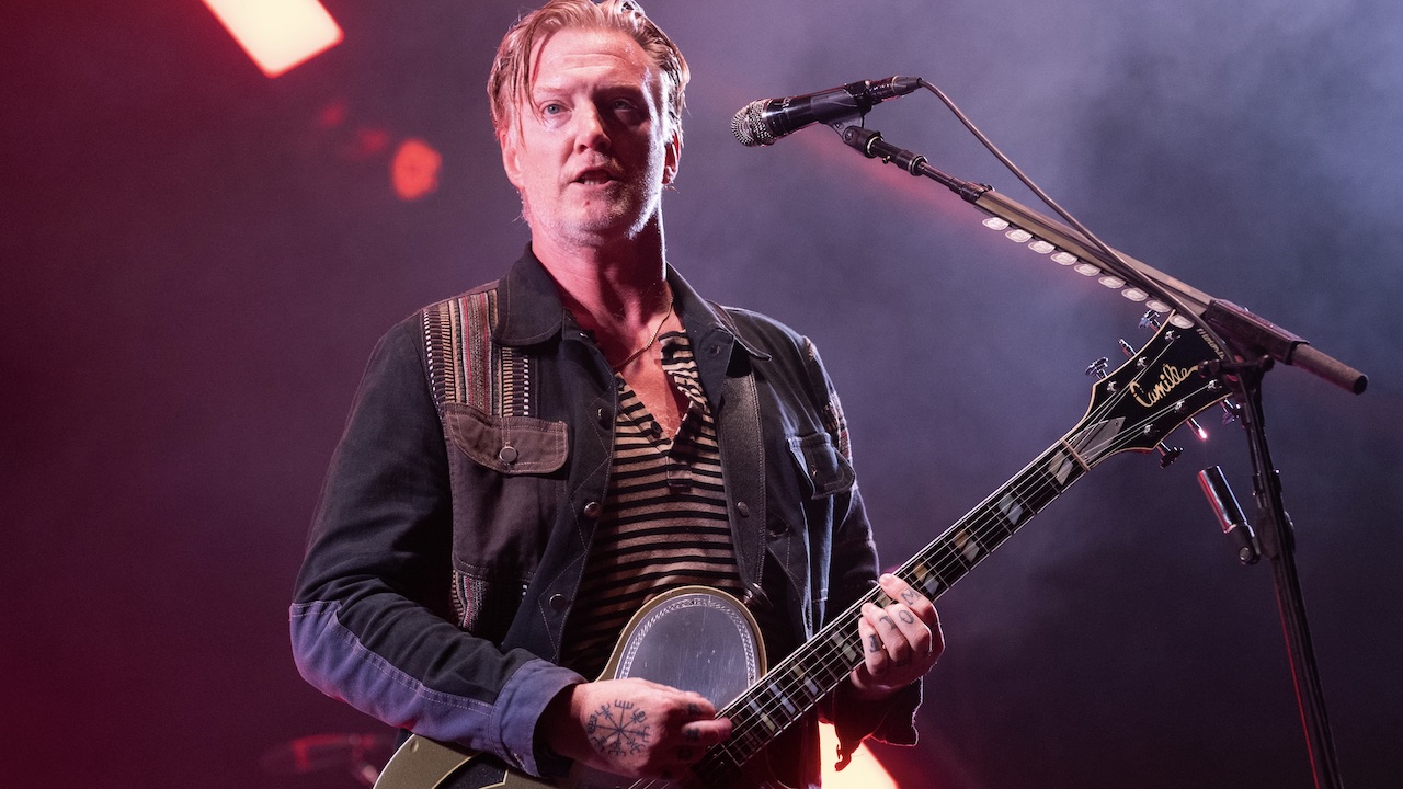 “People who want to tell you what to do?They should shut the f**k up”: Josh Homme on Queens Of The Stone Age providing a “safe space” for personal expression