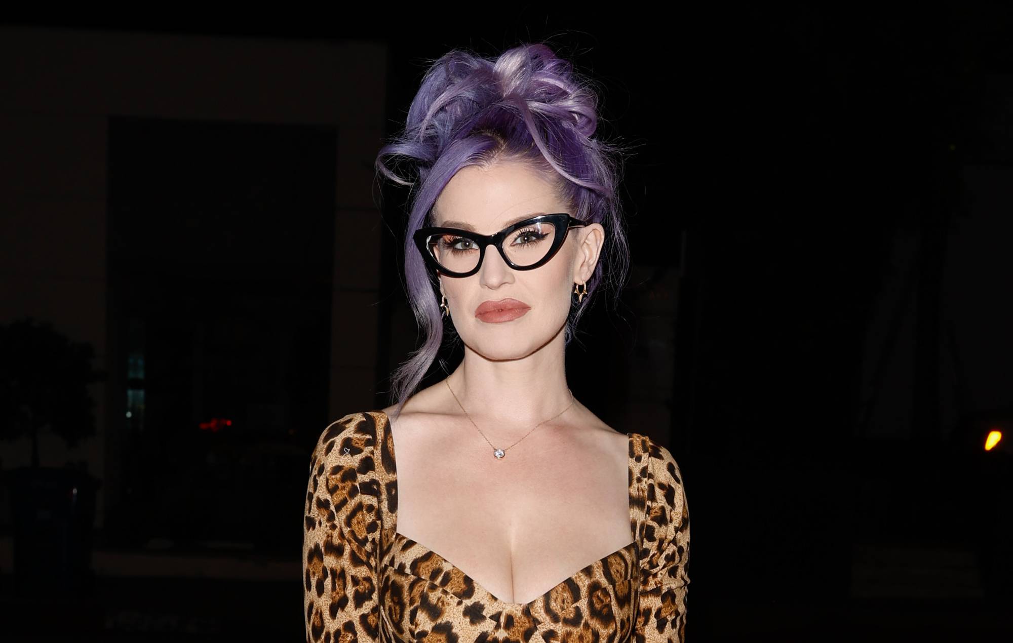 Kelly Osbourne recalls “kind” gesture from Matthew Perry at her first AA meeting