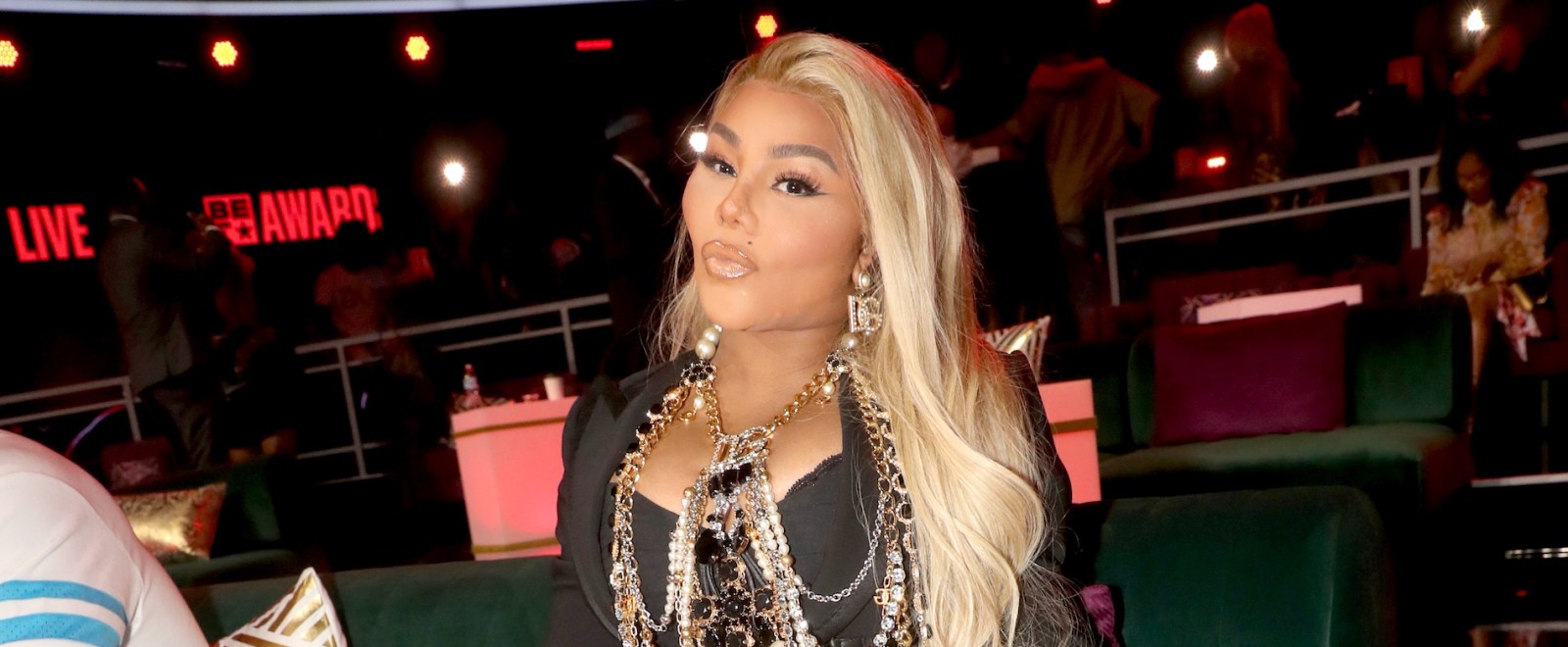 Lil Kim Is Convinced That Her New ‘The Queen Bee’ Memoir Presales Will Somehow Be ‘Surpassing The Bible’