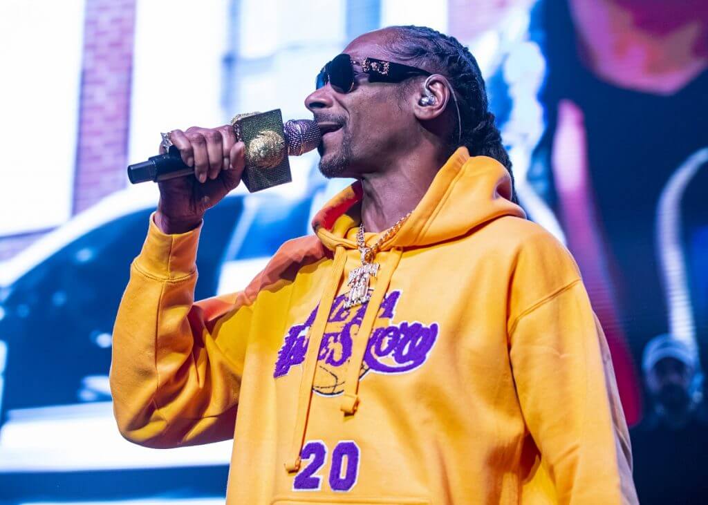 Why did Snoop Dogg decide to quit smoking, and how has it inspired Meek Mill to do the same?