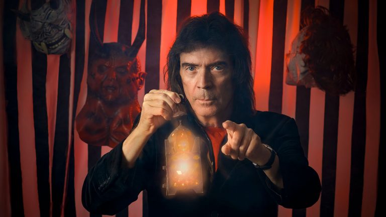 Steve Hackett shares first new music from The Circus And The Nightwhale. Watch the video for People Of The Smoke here…