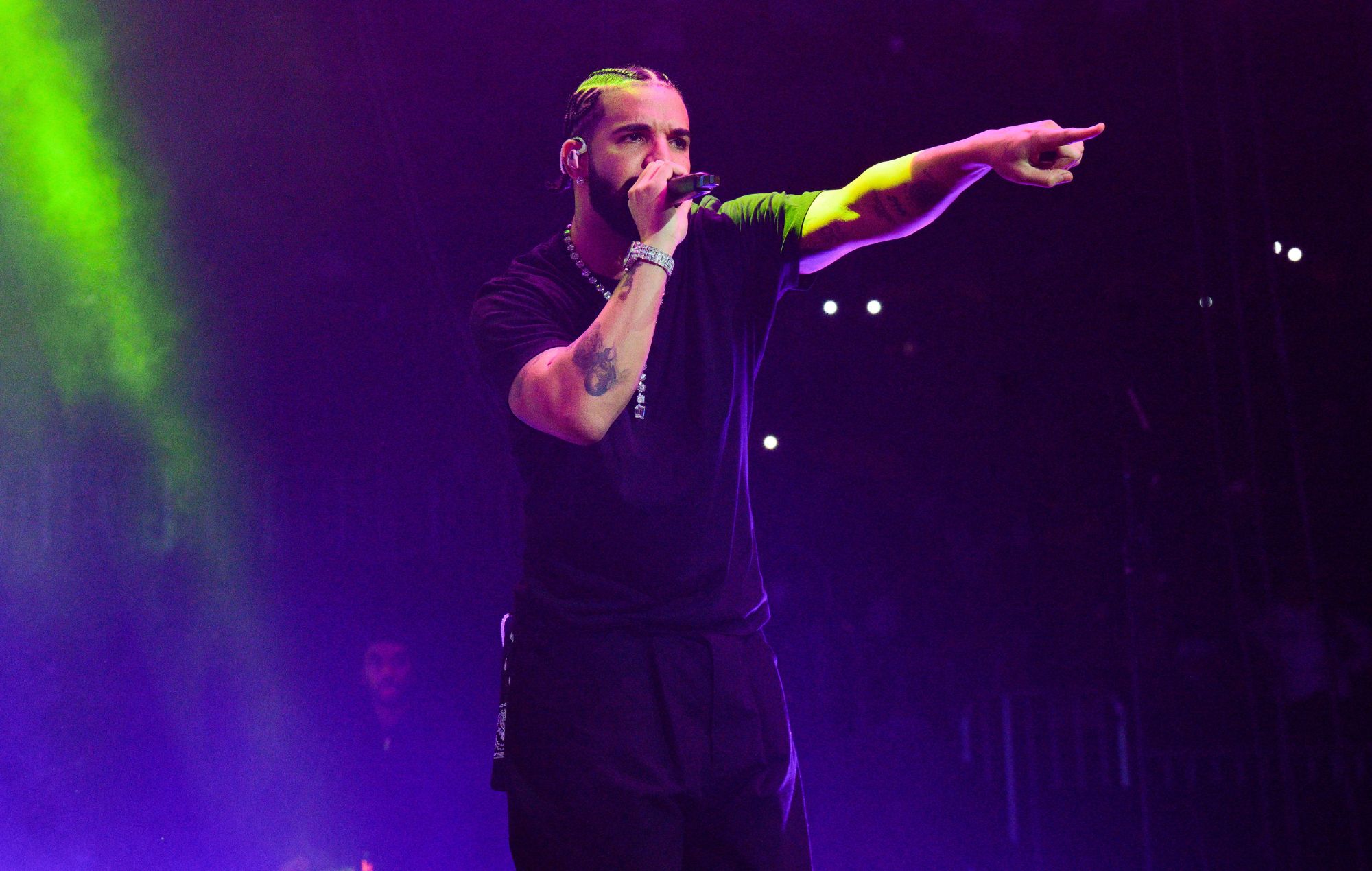 Drake teases that he’ll “definitely” tour Europe in 2024