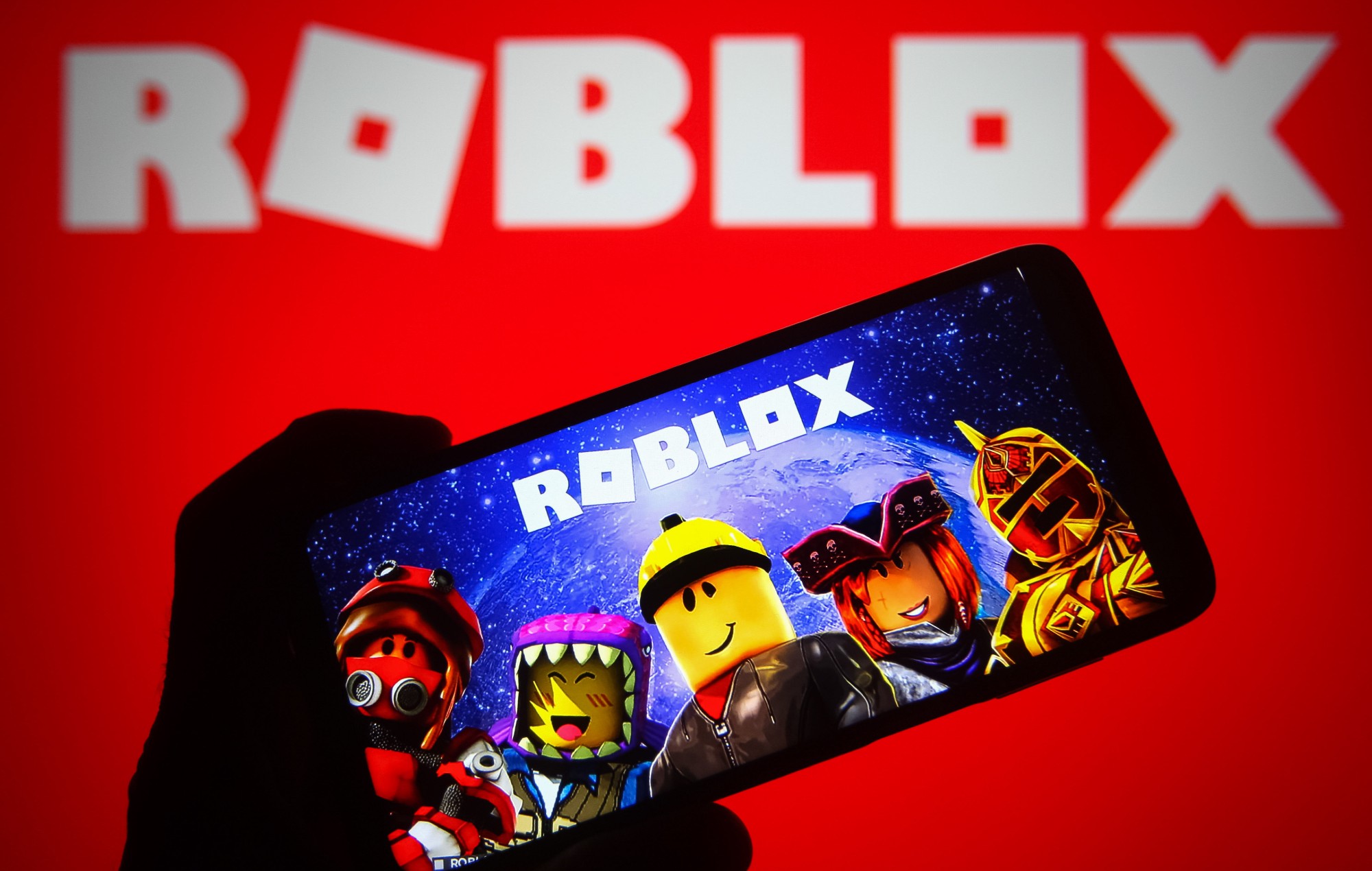 Roblox promo codes and free items for December 2023