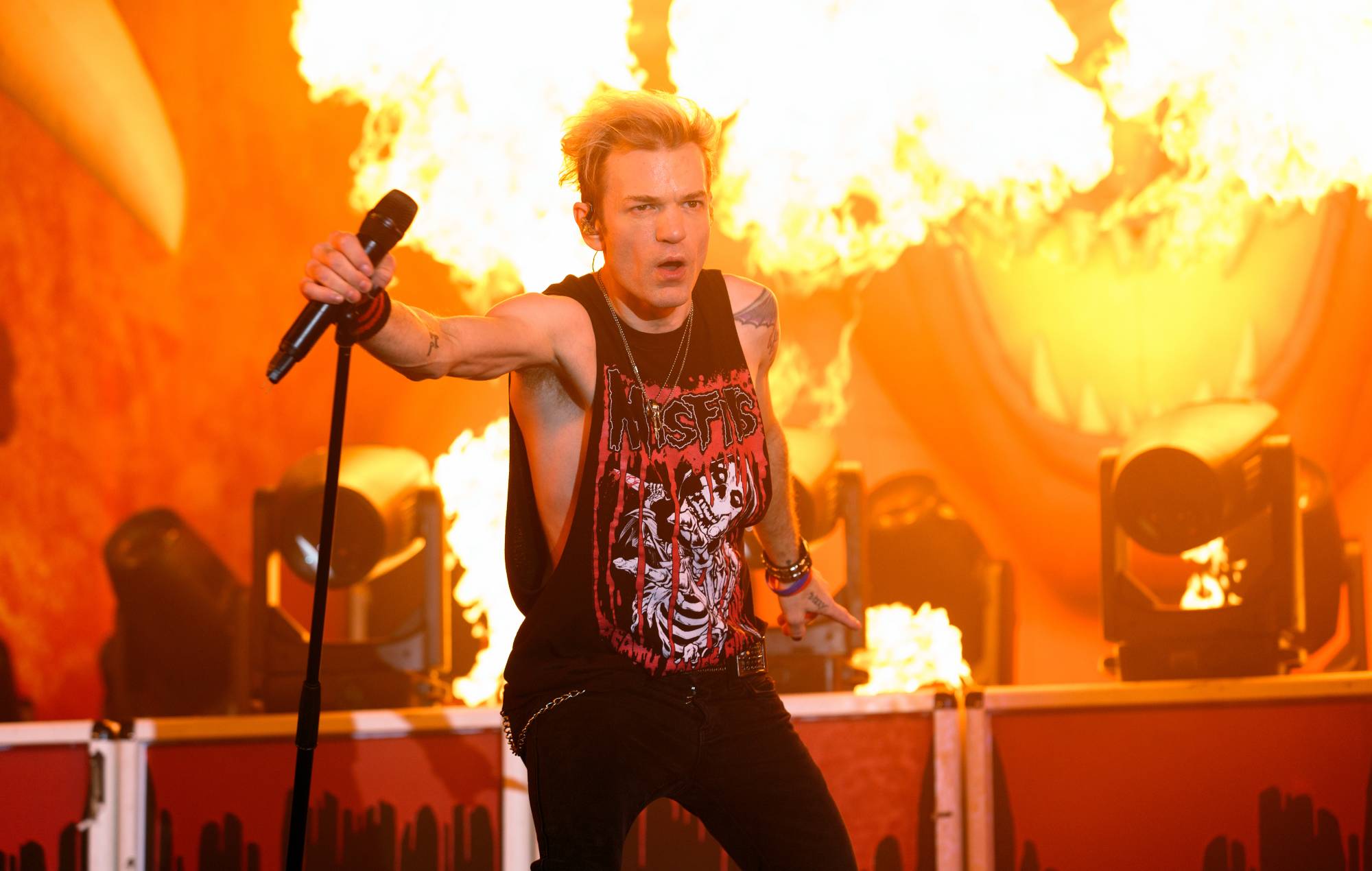 Sum 41’s Deryck Whibley opens up about “scary” hospitalisation following pneumonia
