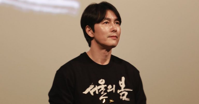 Jung Woo Sung Gives His Honest Thoughts About Actors Asking Fans To Watch Their Movies In Theaters