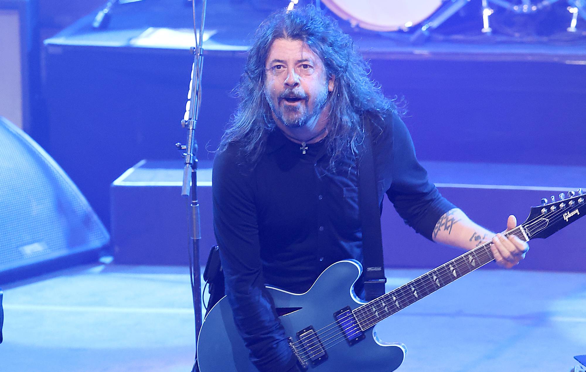 Dave Grohl feeds the homeless during day off on Foo Fighters Australia tour