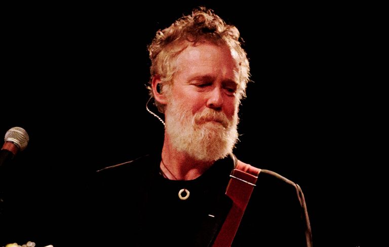 Glen Hansard and Lisa O’Neill perform ‘Fairytale of New York’ at Shane MacGowan’s funeral