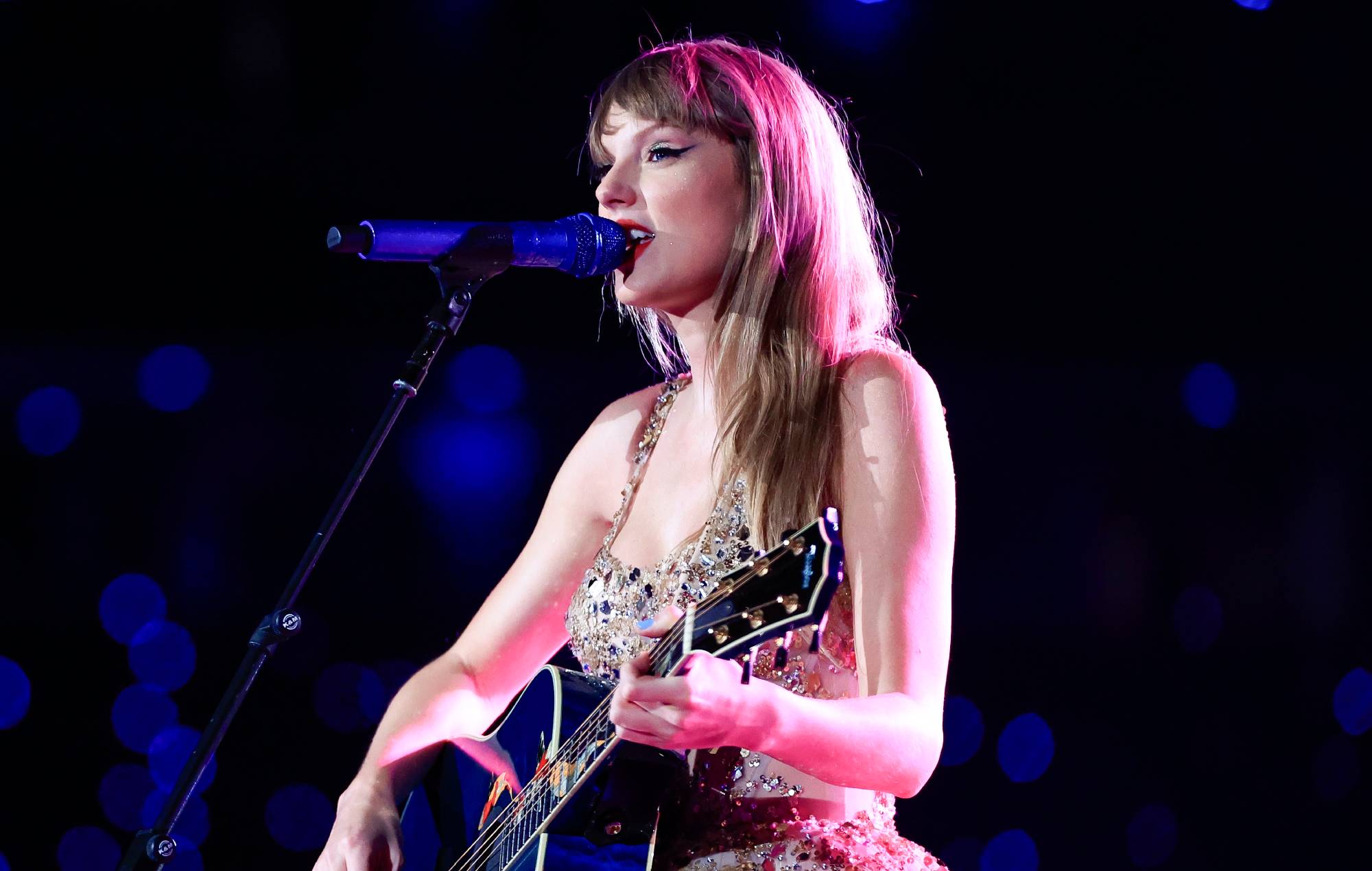 Taylor Swift fans petition for free water at all gigs after fan dies in Rio