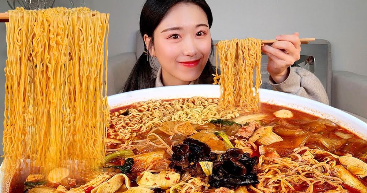 How Much Do Mukbang YouTubers Spend On Food? Popular Korean YouTubers Tell All