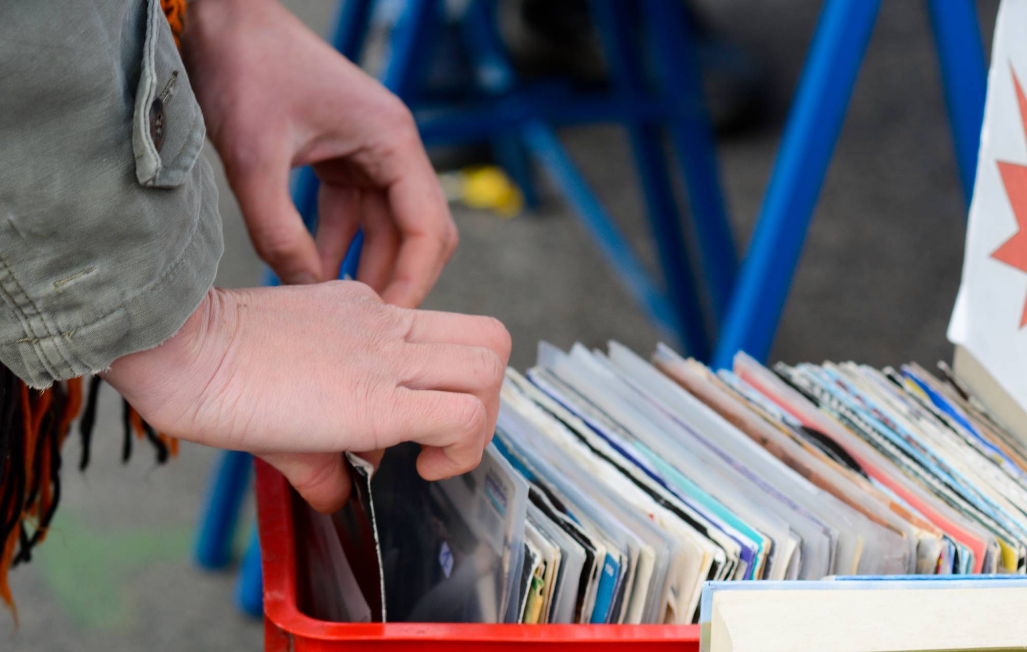 UK vinyl sales reach highest level since 1990