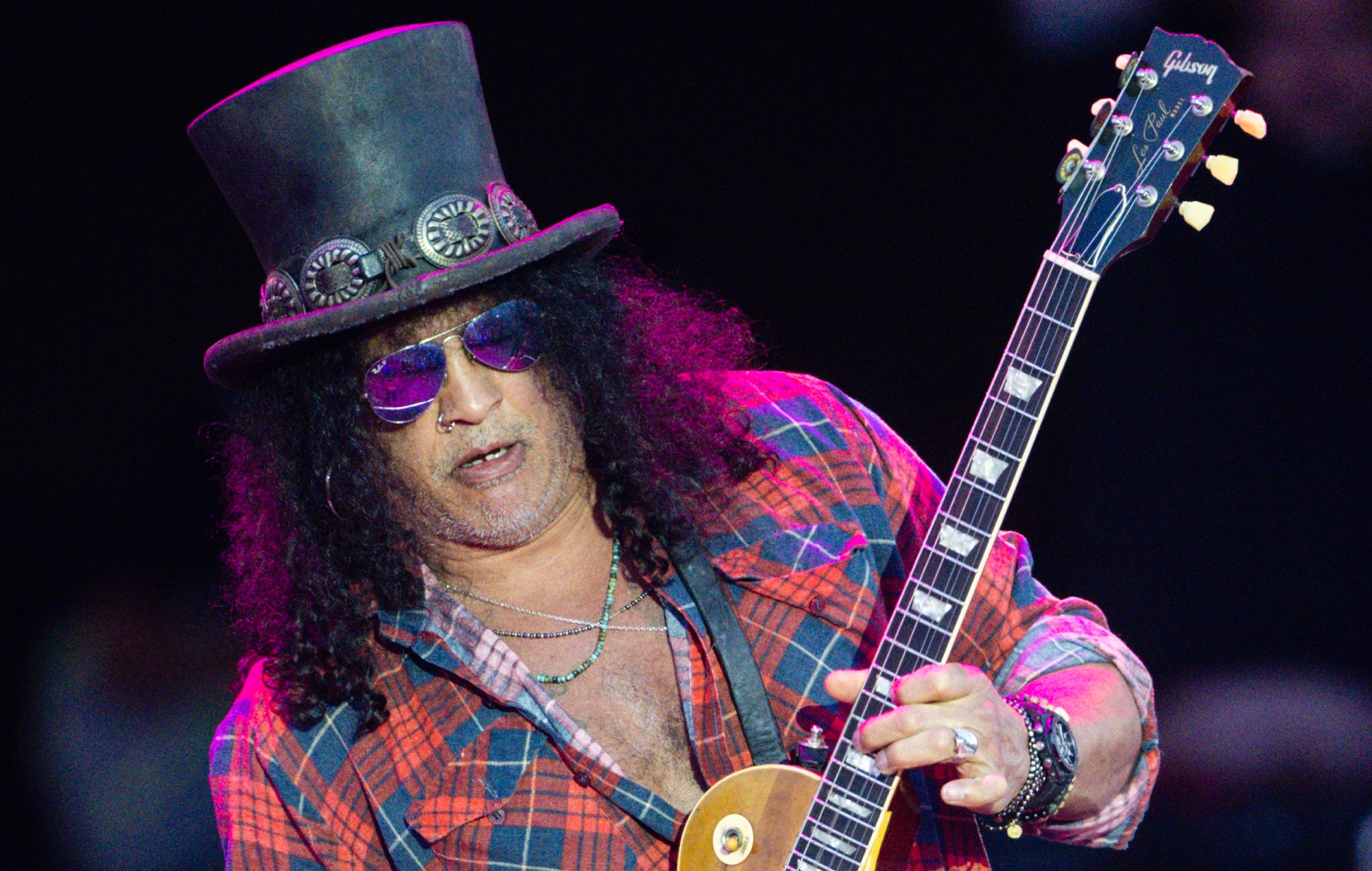 Watch Slash play Guns N’ Roses ‘Use Your Illusion’ deep cut live for the first time