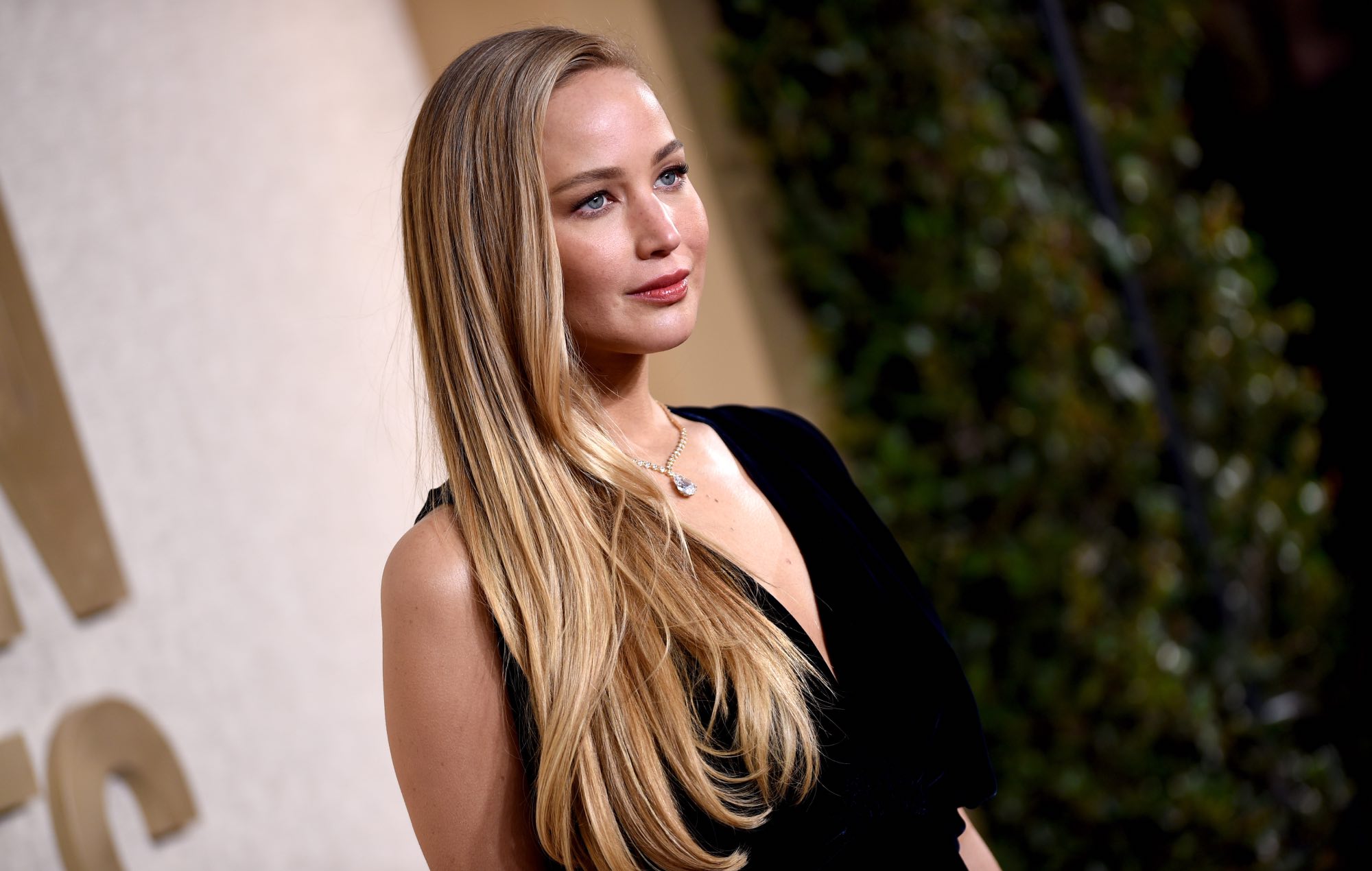 Jennifer Lawrence threatens to walk out if she doesn’t win Golden Globe