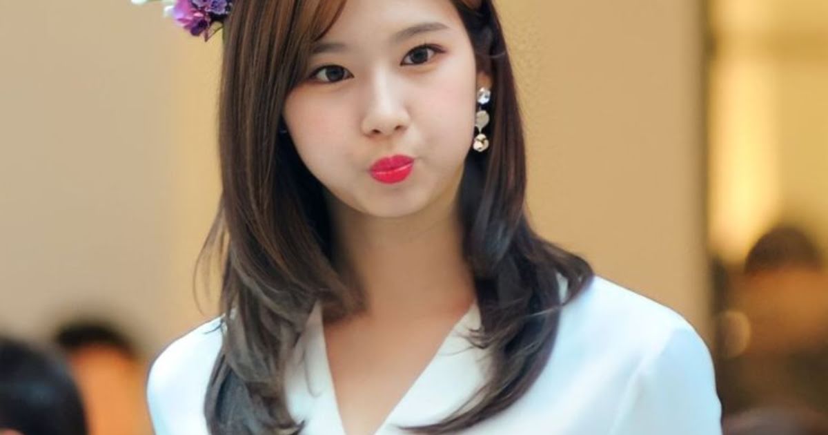 How Did TWICE’s Sana React After Meeting Her Ideal Type In Person?