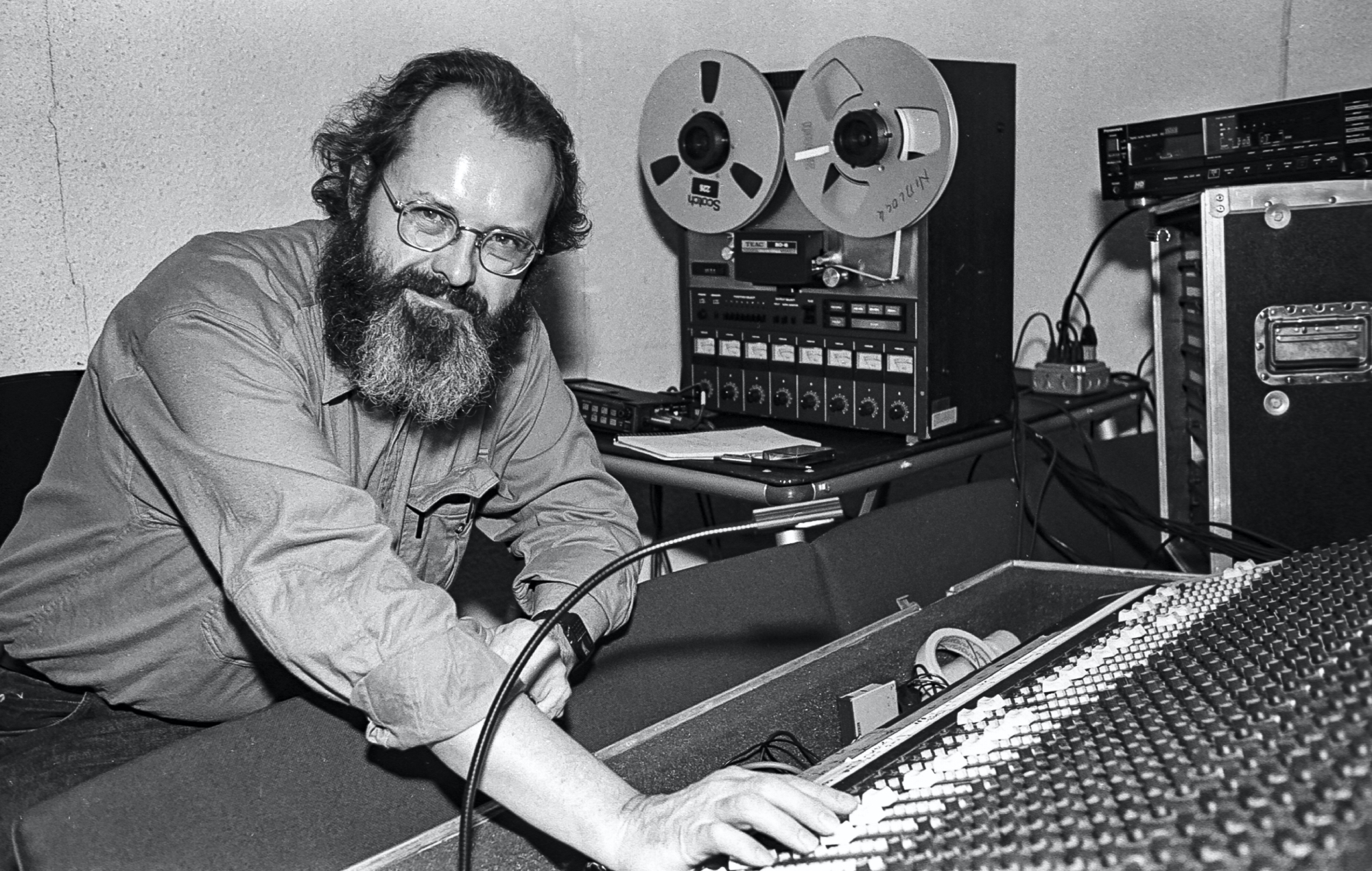 Legendary avant-garde composer and filmmaker Phill Niblock dies, aged 90