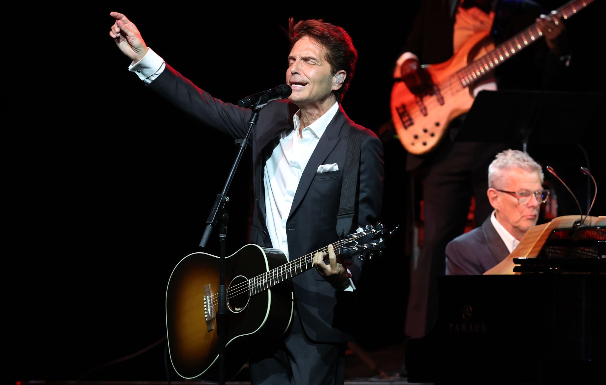 Watch Richard Marx call out fan for talking through gig: “Learn some fucking manners”