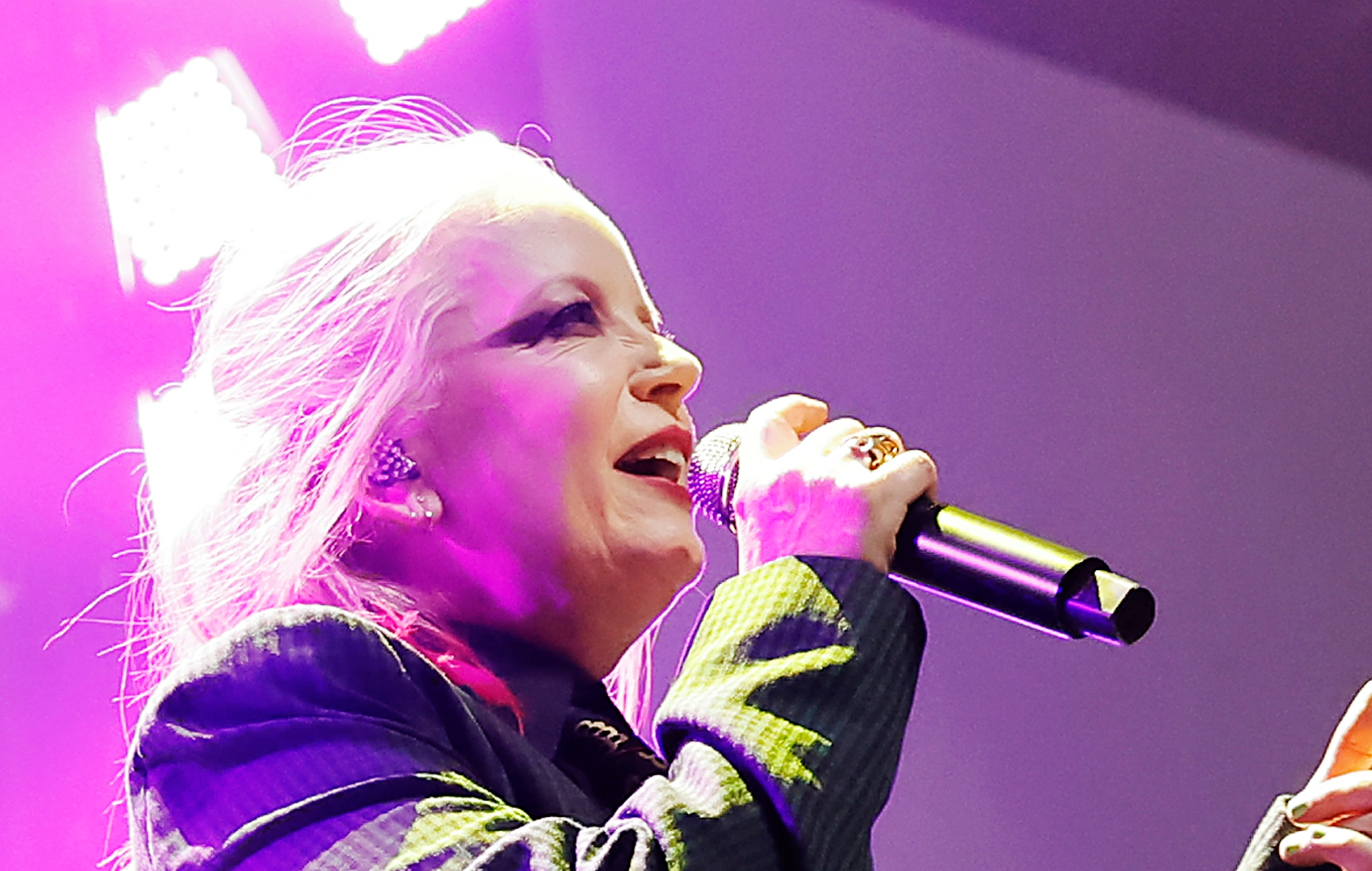 Garbage pay tribute to The Shangri-Las’ Mary Weiss: “I identified very much with you”