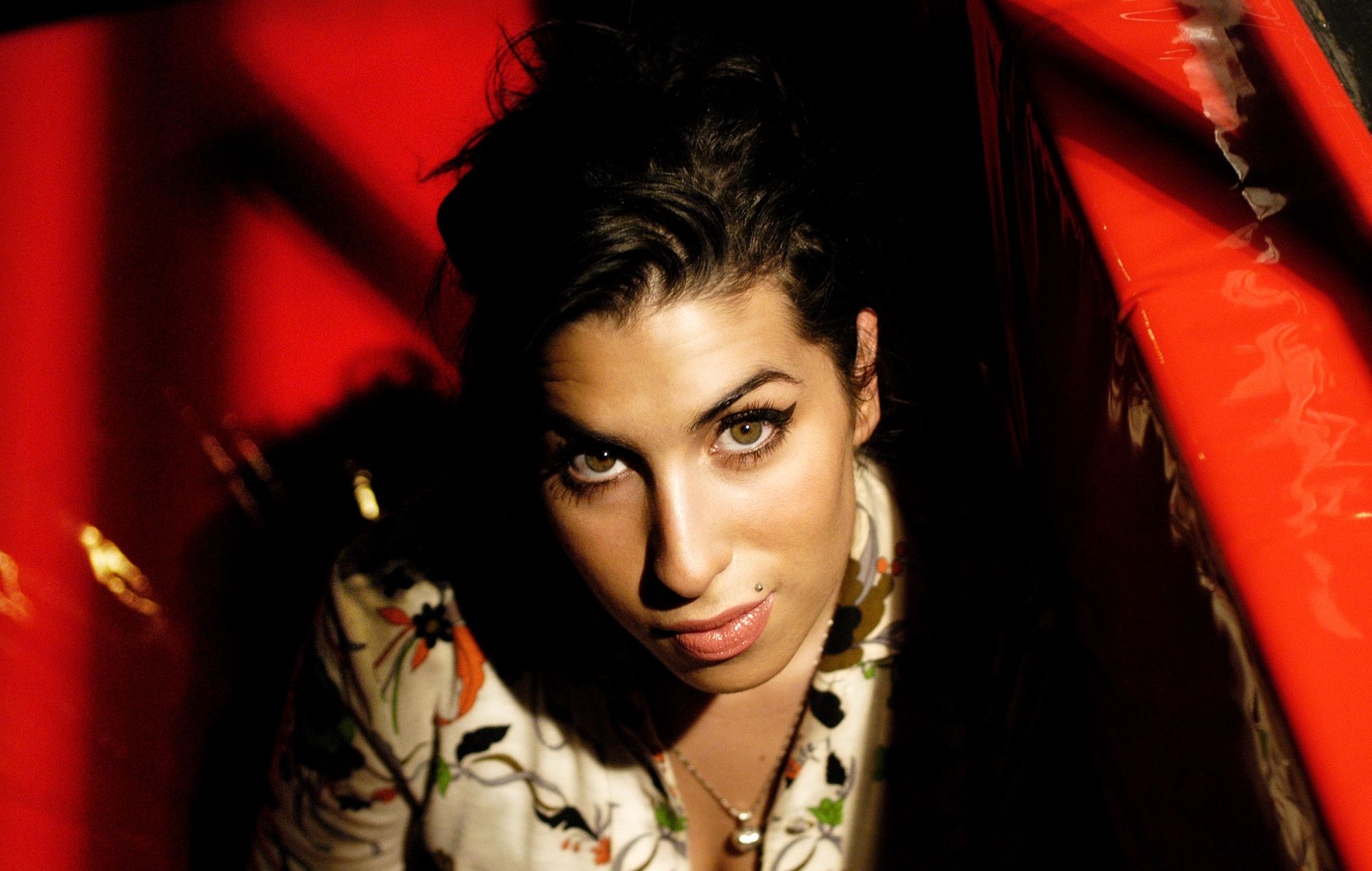 Watch Amy Winehouse sing ‘In My Bed’ in previously unseen video from 2004