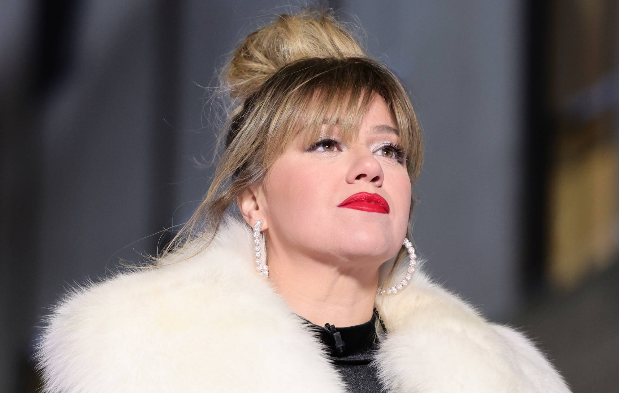 Kelly Clarkson speaks about “extraordinarily hard” post-divorce depression