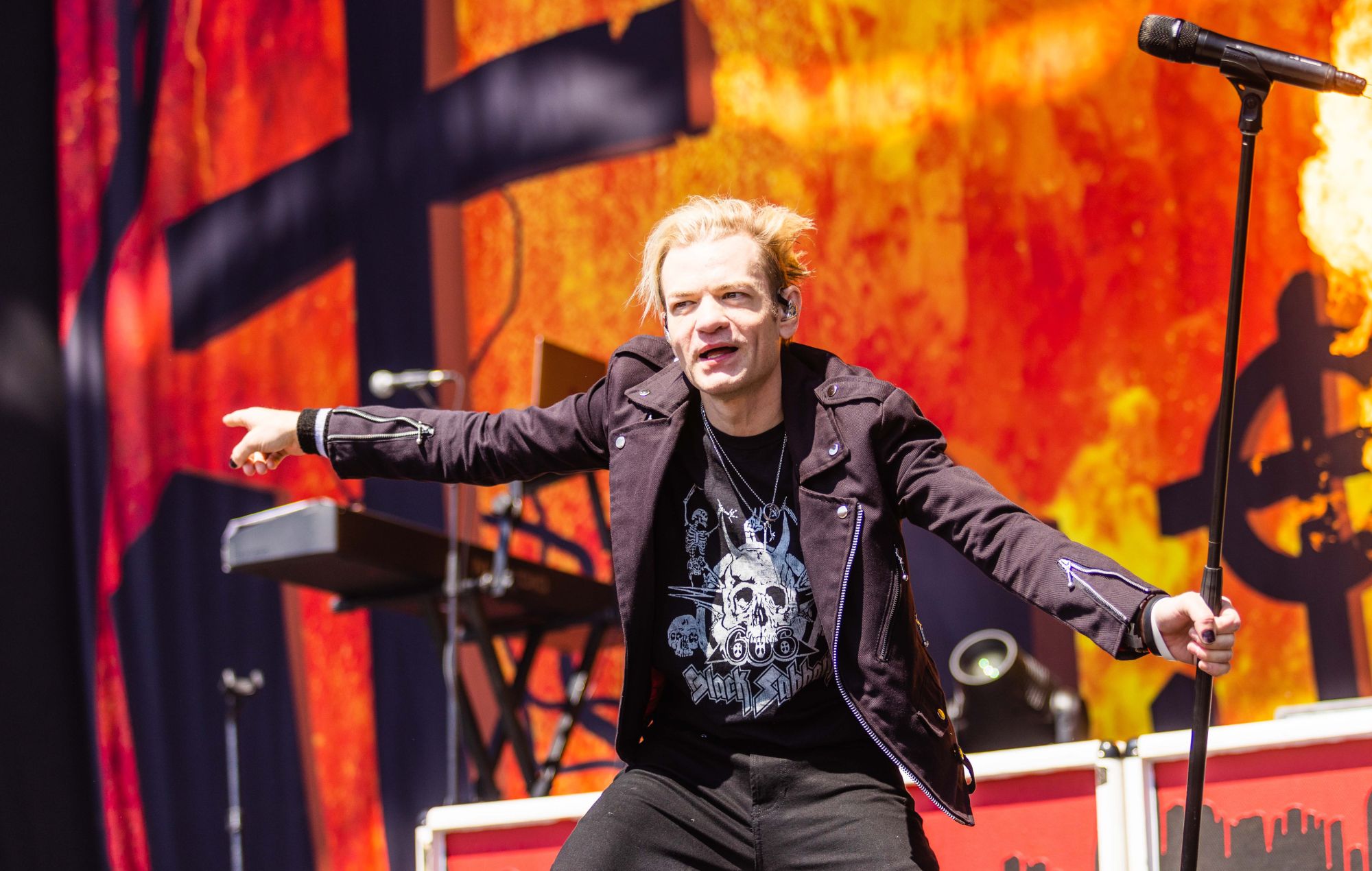 Sum 41 “salute” Rage Against The Machine with ‘Sleep Now In The Fire’ cover