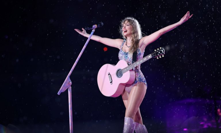 Taylor Swift Breaks Elvis’ Record For Most Weeks At No.1