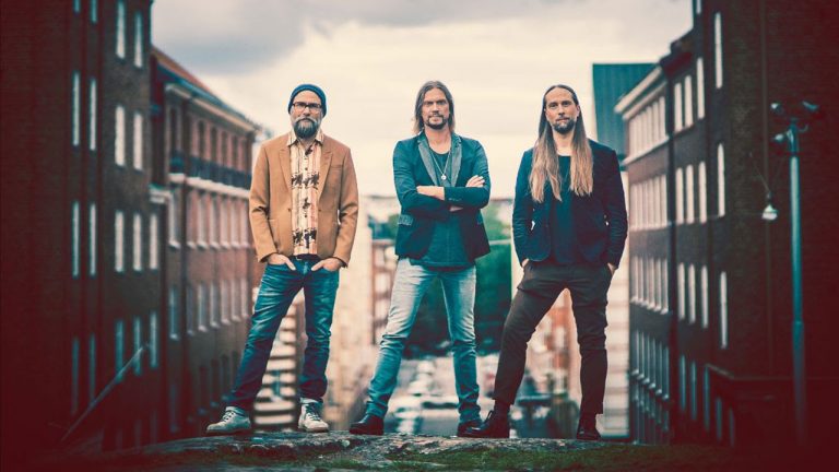 Von Hertzen Brothers share new live clip of anthemic Sunday Child – “the heartbeat of our live show”…