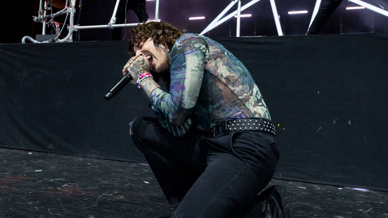 “Change is good – and bold transformation is exactly what has allowed the metalcore collective to stay relevant over the years.” Bring Me The Horizon show Manchester AO Arena why they’re this metal generation’s top dogs