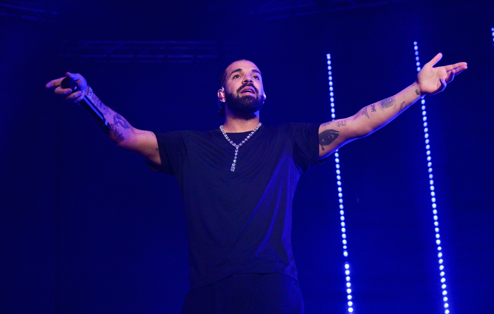 Drake celebrates winning Super Bowl bet on Kansas City Chiefs: “I won a million dollars”