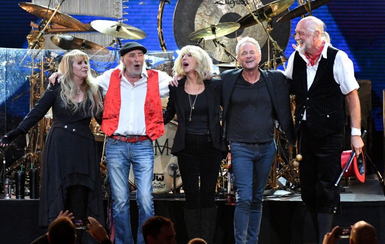 Lindsey Buckingham says he would return to Fleetwood Mac “in a heartbeat, absolutely”