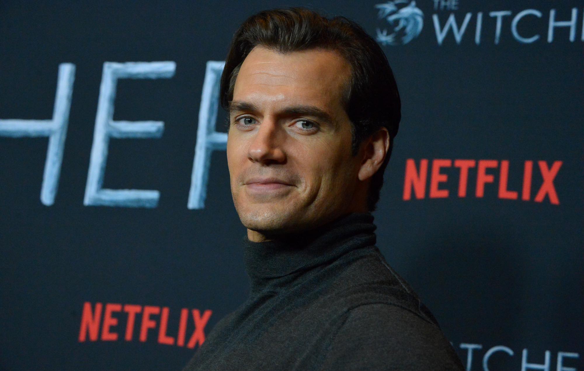 Henry Cavill is “not a fan” of filming sex scenes: “Oh naked person, great”