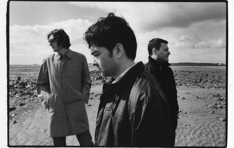 Manic Street Preachers announce 20th anniversary re-issue of ‘Lifeblood’