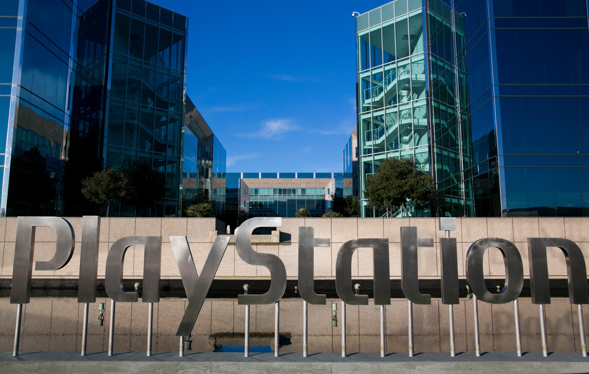 PlayStation cuts 900 jobs, cancels several games and “reevaluates” how it operates