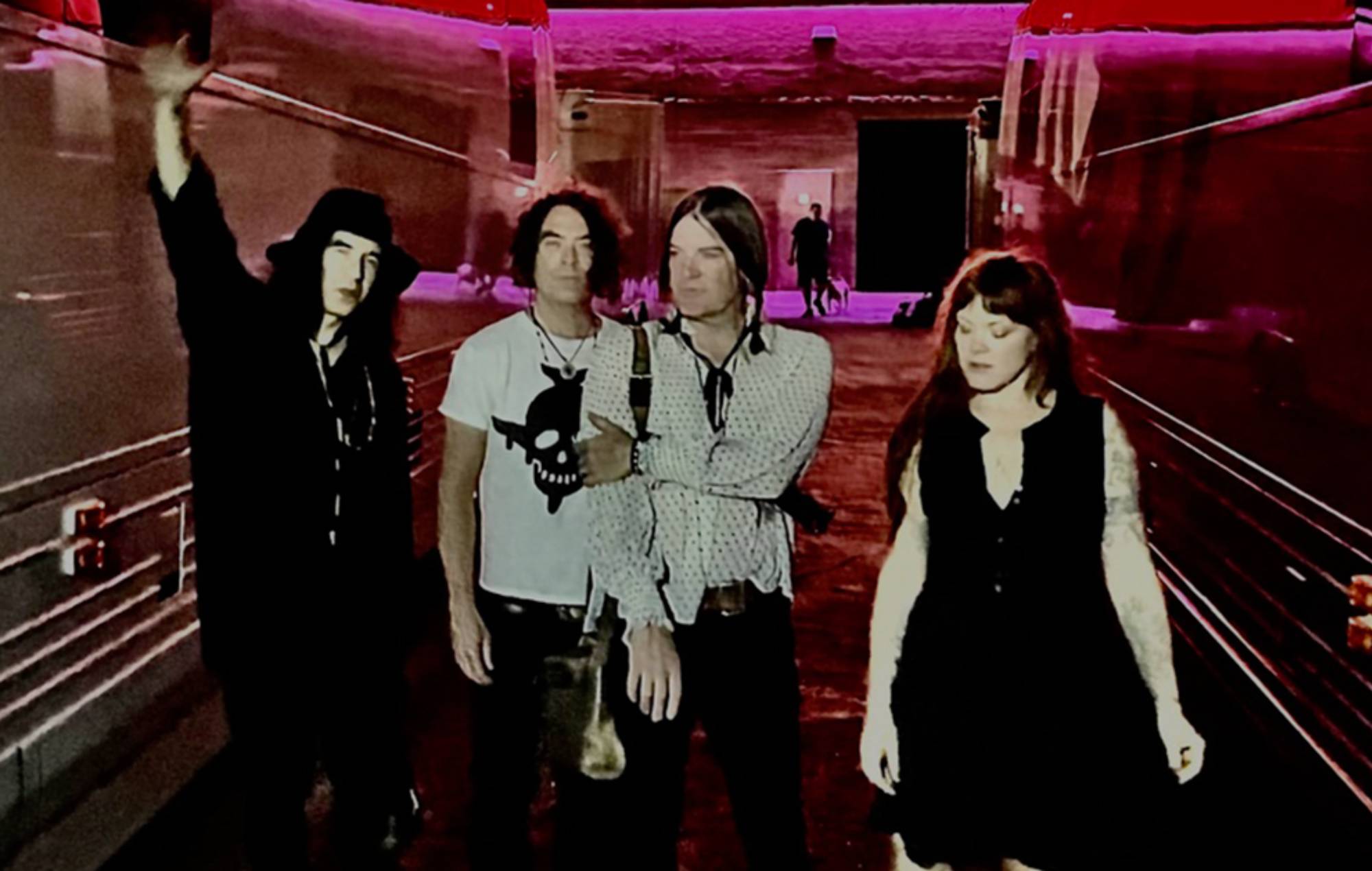 The Dandy Warhols team up with Slash for muscular single ‘I’d Like To Help You With Your Problem’