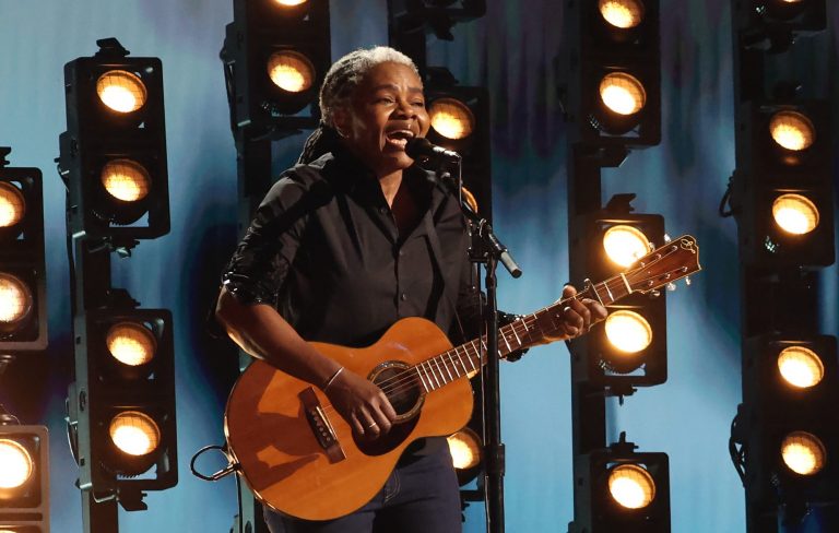 Fans are re-sharing Tracy Chapman’s original Grammys performance of ‘Fast Car’ from 1989