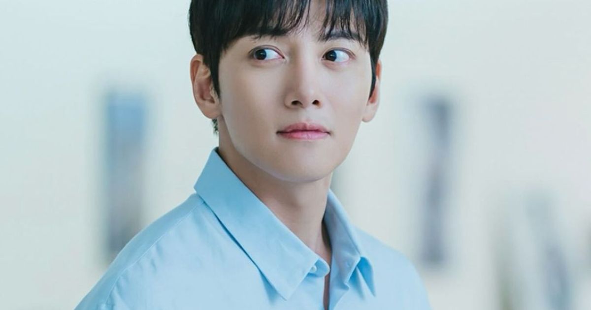 Ji Chang Wook Apologizes After Getting Caught Smoking Indoors