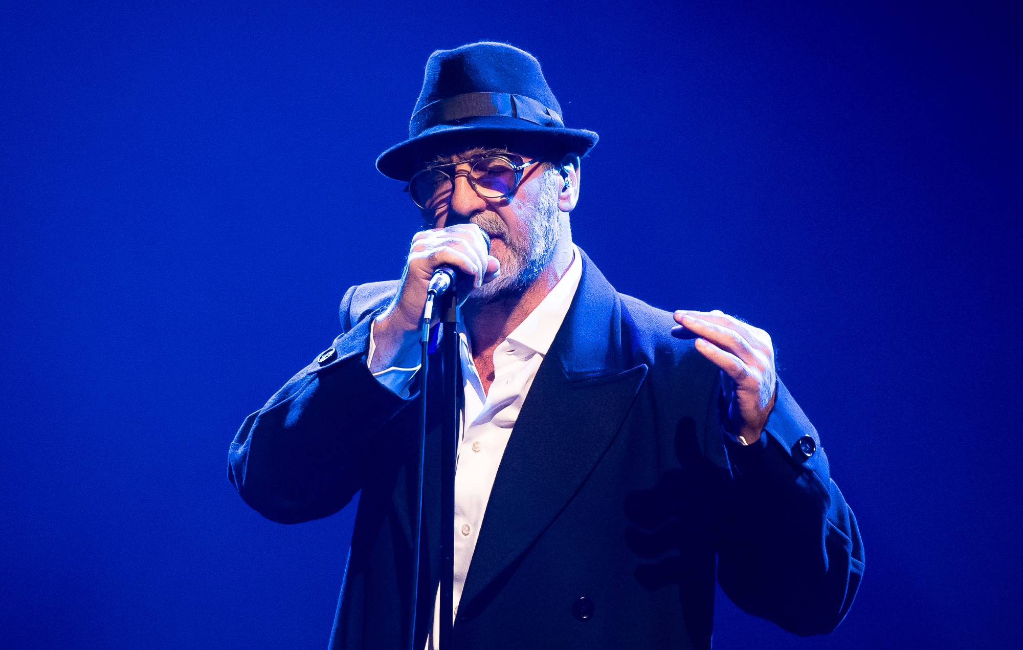 Éric Cantona announces debut live album ‘Cantona sings Eric – First Tour Ever’